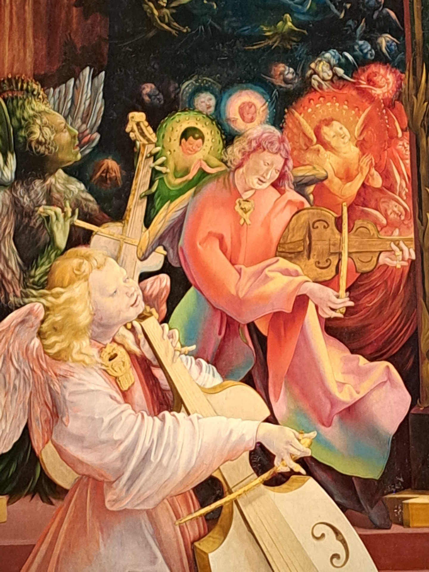 les anges musiciens, à gauche, Lucifer