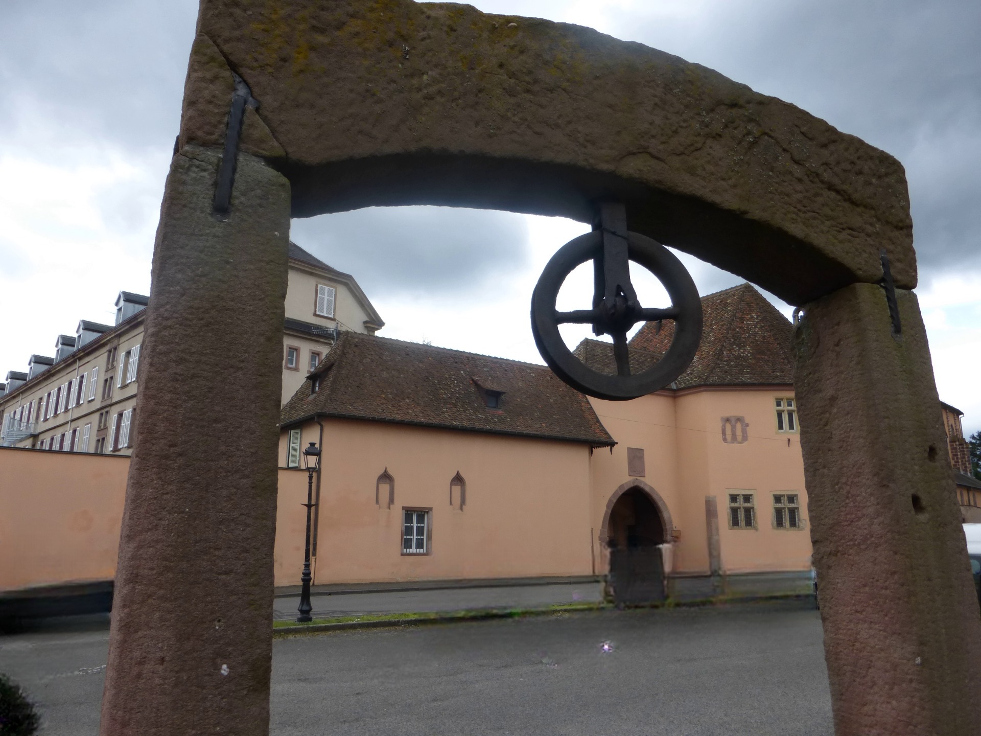 entrée de l'ex-préceptorie d'Issenheim devenue Maison St Michel